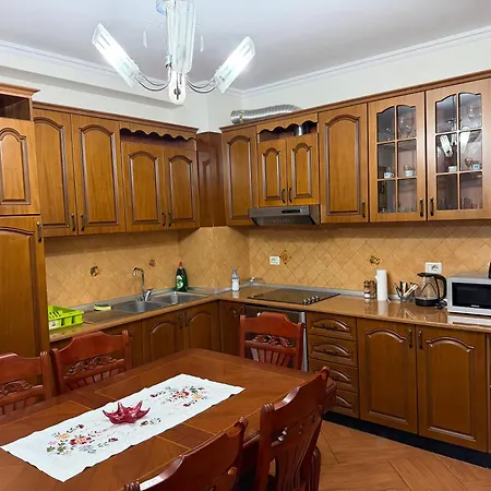 Cozy 2 Bedroom South North Bus Terminal Appartement Tirana